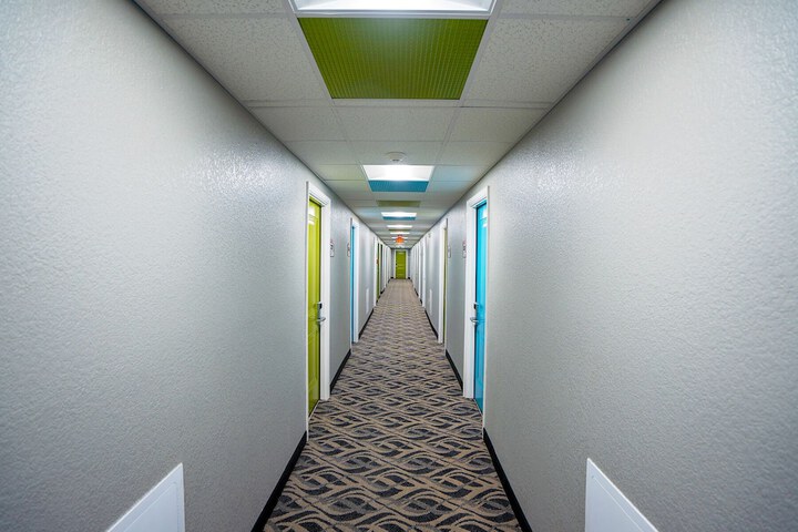 Ballroom/Hall 76 of 90