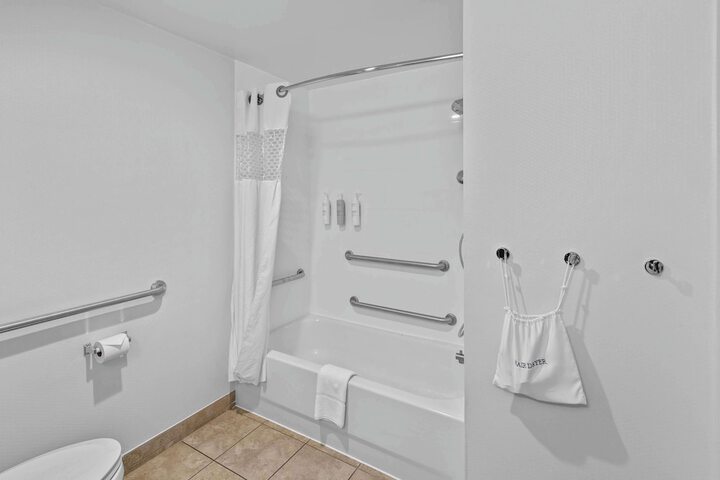 Room 17 of 34