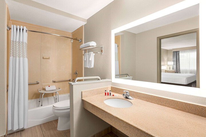 Room 15 of 40