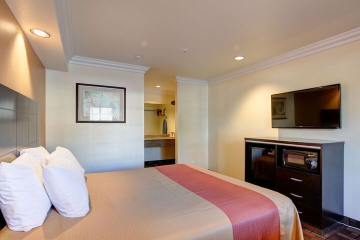 Ontario Inn & Suites