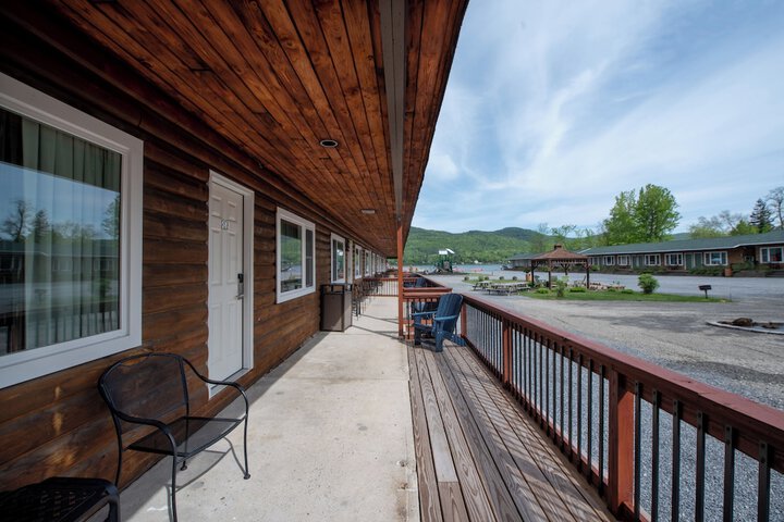 Scottys Lakeside Resort