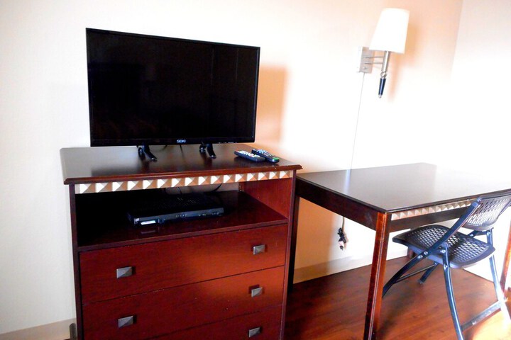 Crossroads Inn & Suites