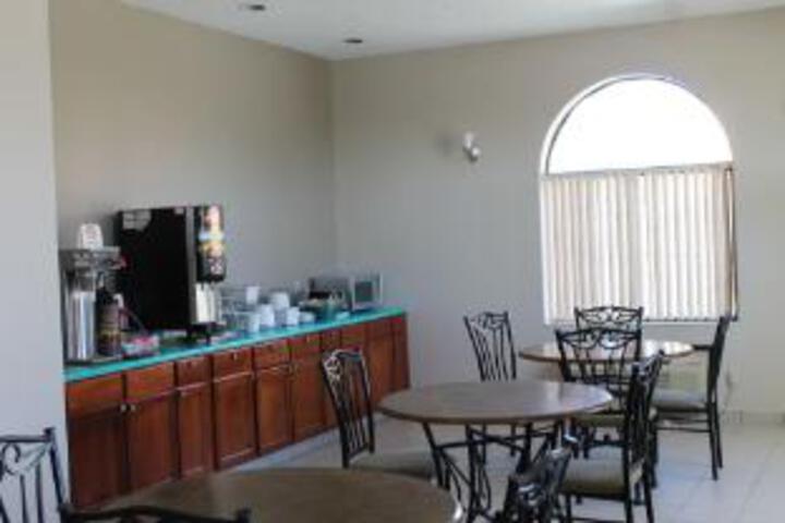 Super 8 Red Oak