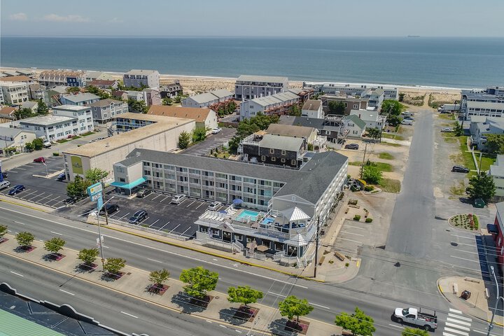 Hotel 8 of 64