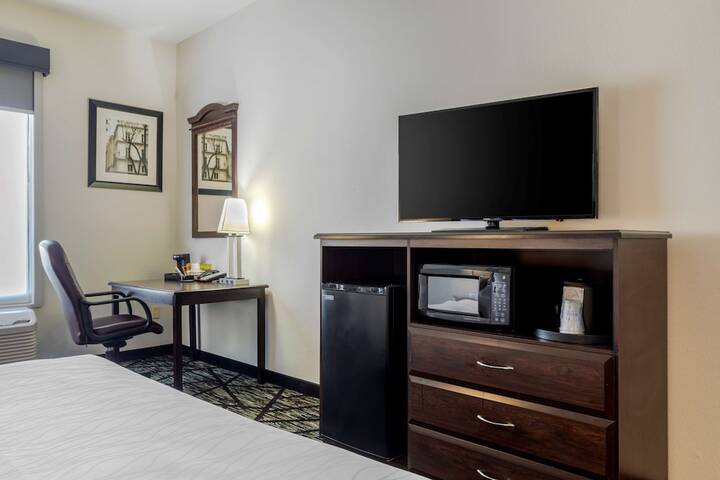 Room 33 of 42