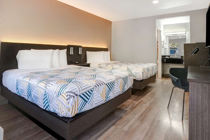 Room 20 of 29