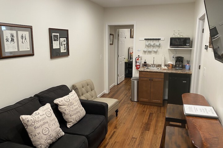 Hermann Crown Suites