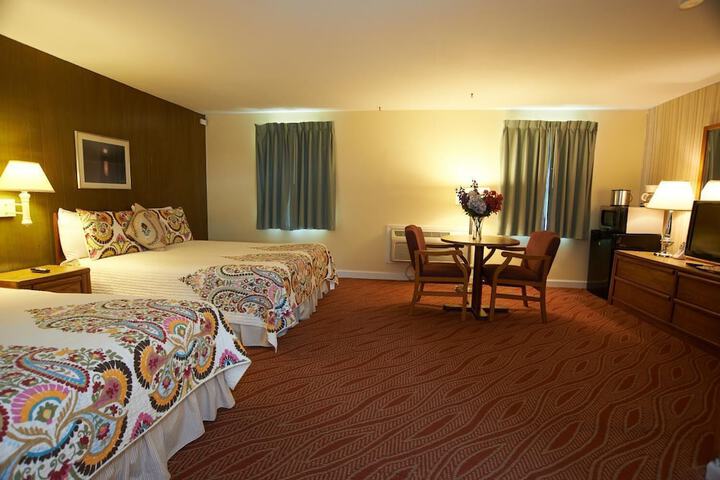 Clinton Motel