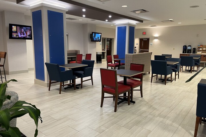 Holiday Inn Express & Suites Williamsport by IHG