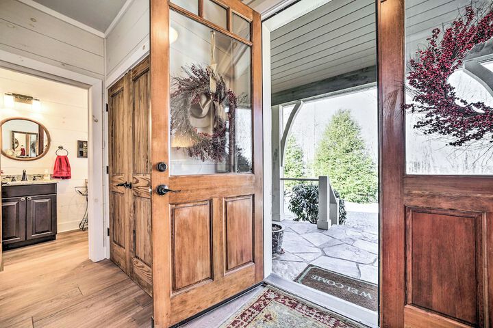 On 22 Acres: Cullowhee Craftsman Home w / Mtn Views