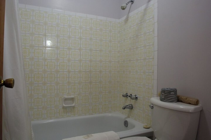 Room 13 of 25