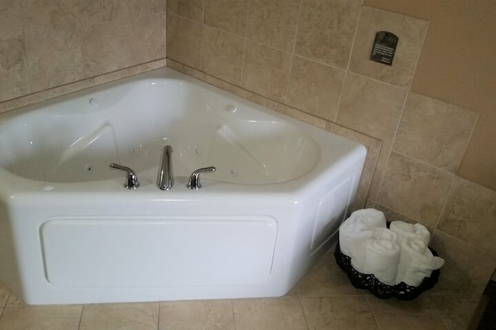 Rock Island Inn & Suites