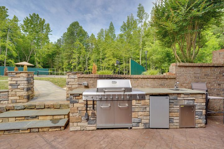 Luxury Estate: Game Room & Pickleball Court