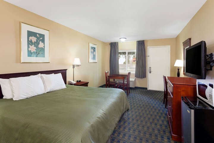 Room 13 of 25