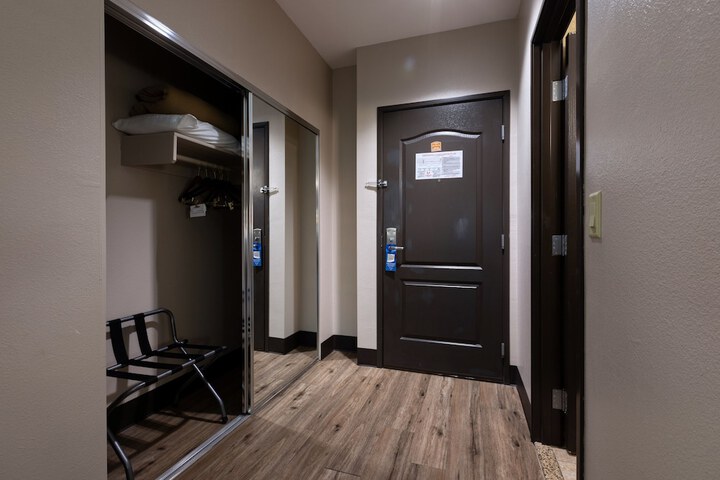 Room 123 of 170