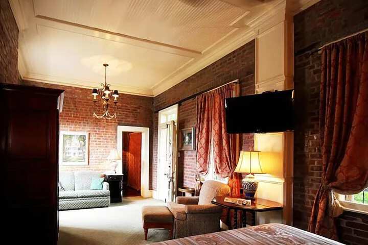 Room 42 of 79
