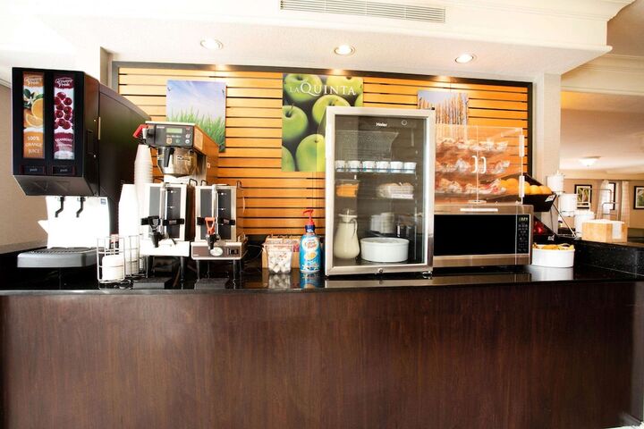 Breakfast/Coffee Service 33 of 38