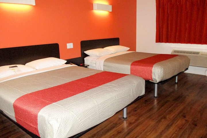 Room 25 of 43