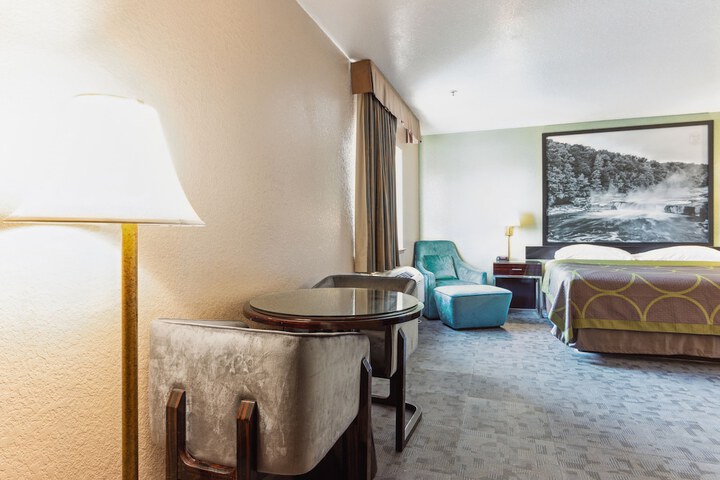 Room 47 of 72