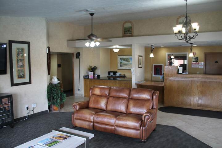 Business Center 83 of 84