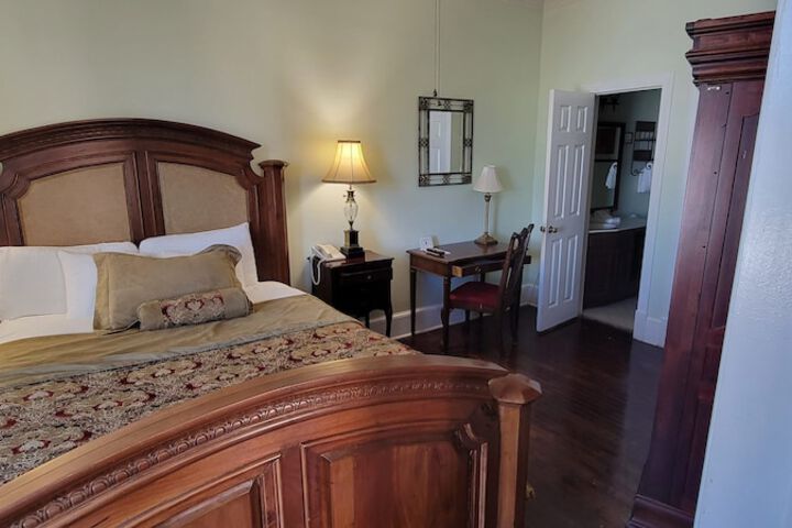 Room 21 of 37