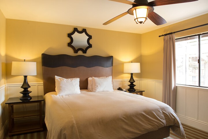 Lighthouse Lodge & Cottages