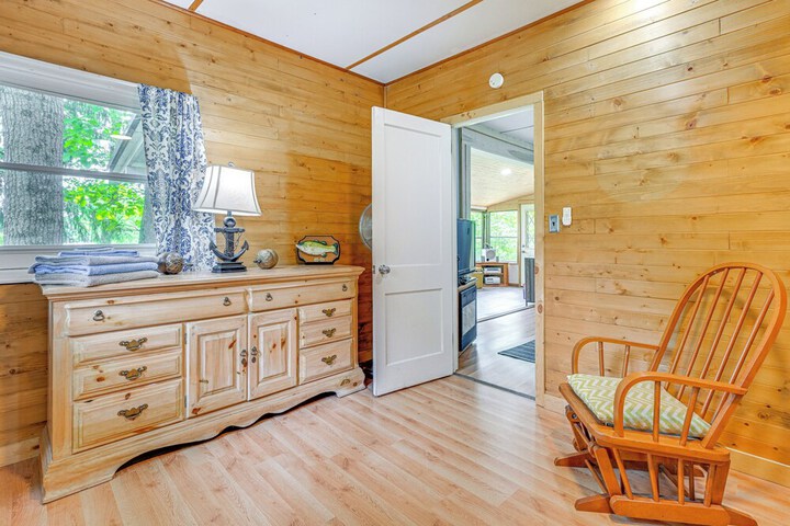 Lakefront Cabin w / Fire Pit Dock, & Boat Rental