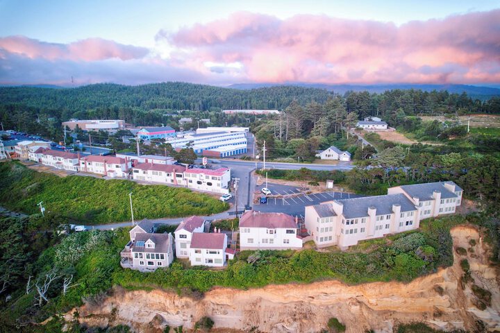 Ester Lee Oceanview Inn