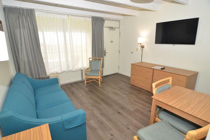 Days Inn & Suites by Wyndham Jekyll Island