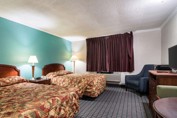 Room 12 of 32