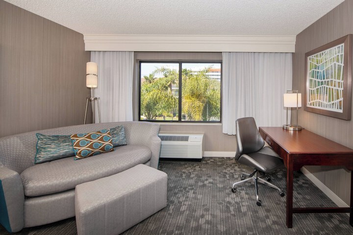 Courtyard by Marriott Oakland Airport