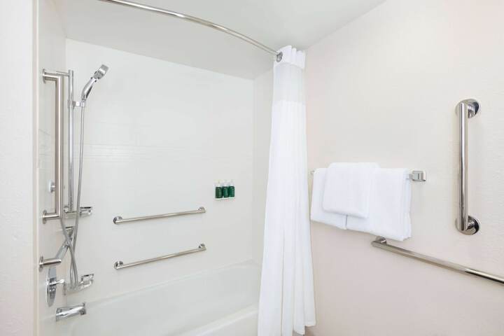 Room 16 of 33