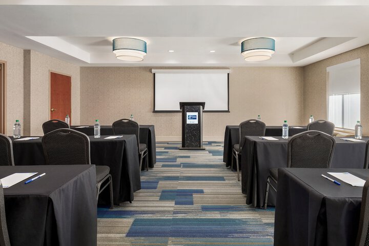 Holiday Inn Express & Suites Philadelphia - Mt. Laurel by IHG