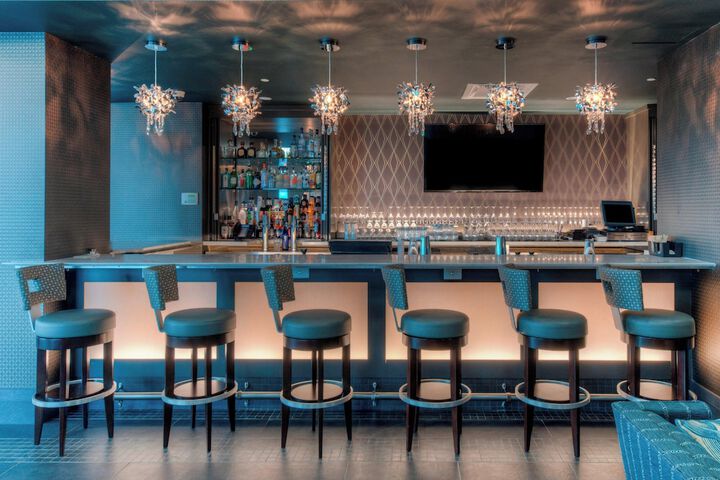 Lounge 77 of 87
