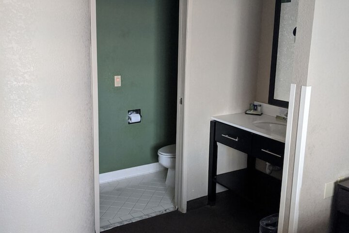 Room 25 of 39