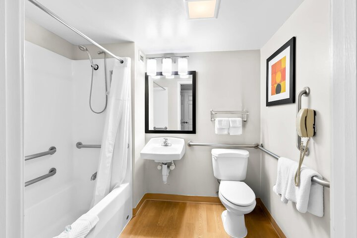 MainStay Suites Middleburg Heights Cleveland Airport