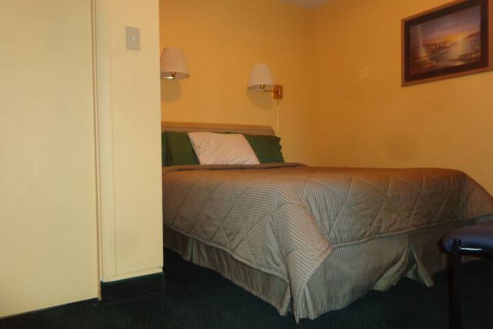 Room 28 of 40