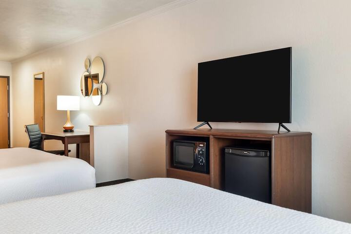 Howard Johnson Hotel & Suites by Wyndham Oacoma