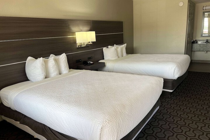Days Inn by Wyndham Wagoner