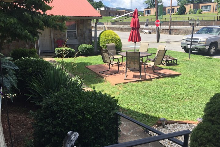 Phillips Historic Motel & Cottages