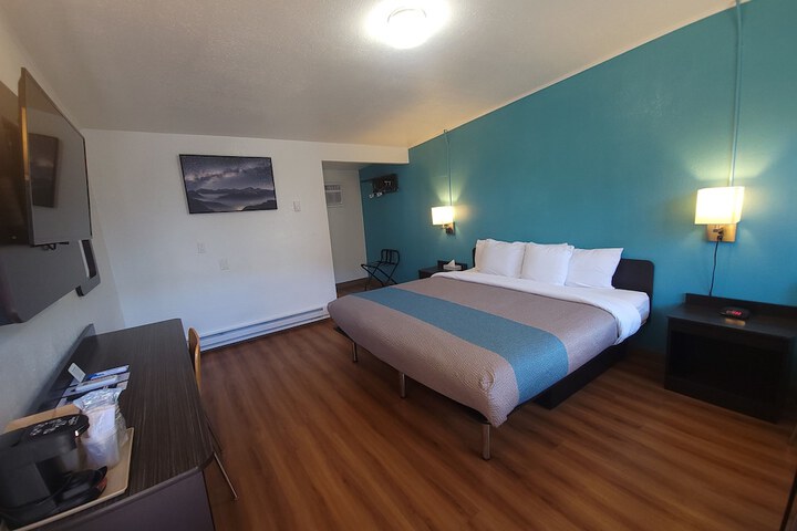 Room 13 of 19