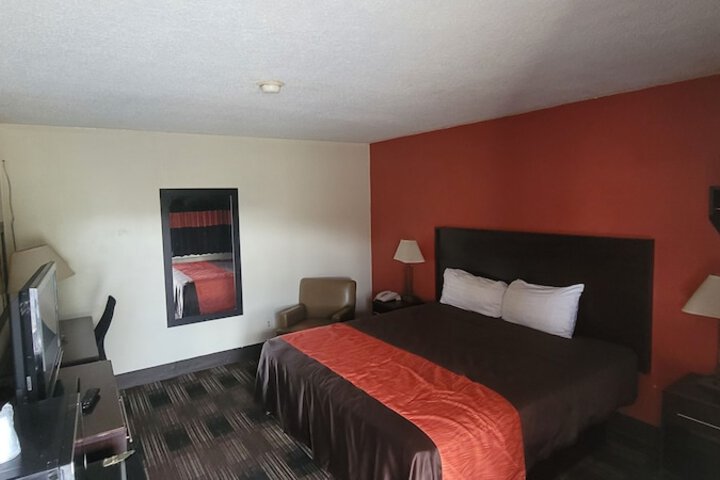 Room 10 of 18