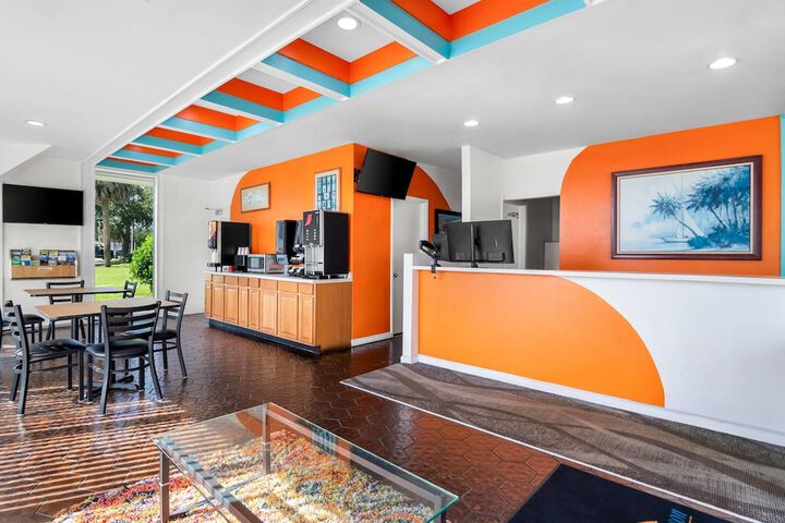Howard Johnson by Wyndham Vero Beach / Downtown