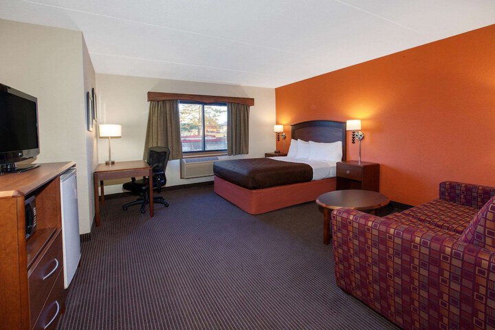 AmericInn by Wyndham Iron River