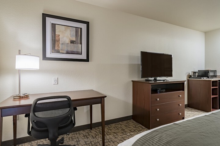 Cobblestone Hotel & Suites - Greenville
