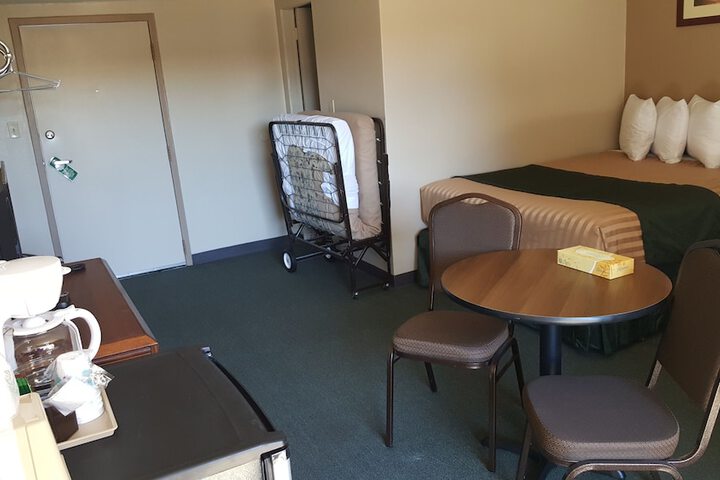 Room 16 of 33
