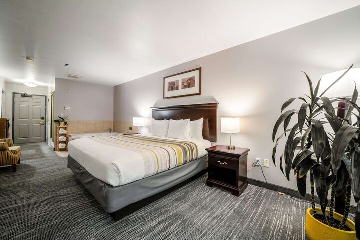 Room 37 of 104