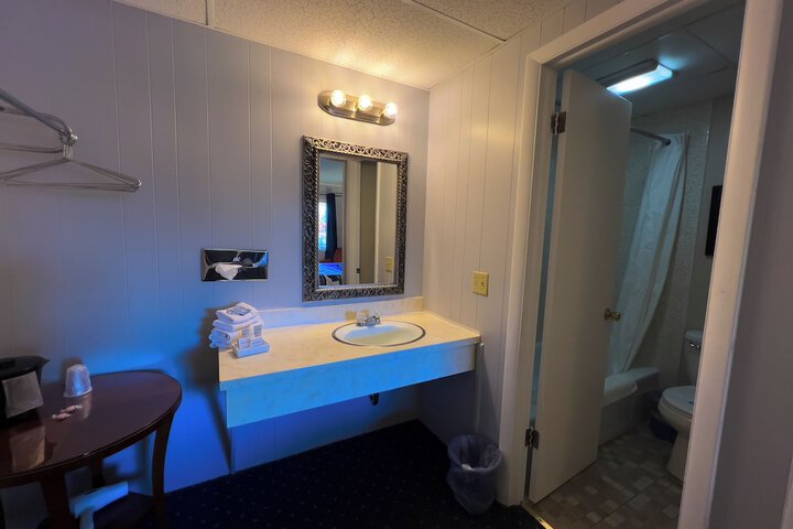 Room 46 of 81
