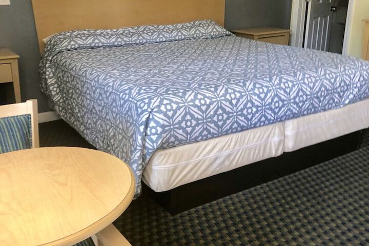 Chisholms Motor Inn