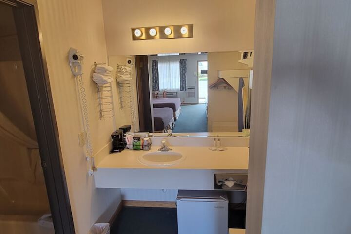 Room 7 of 33